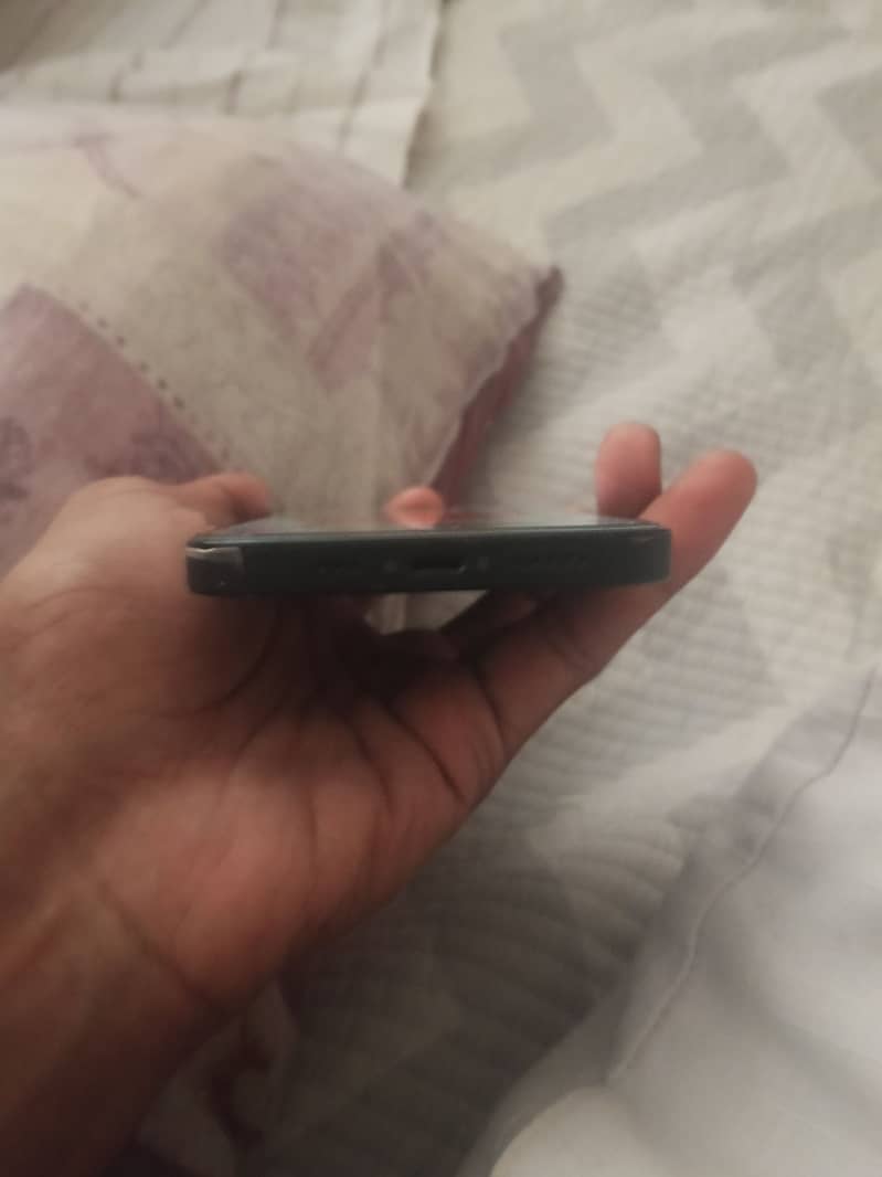 Apple iPhone 14 4