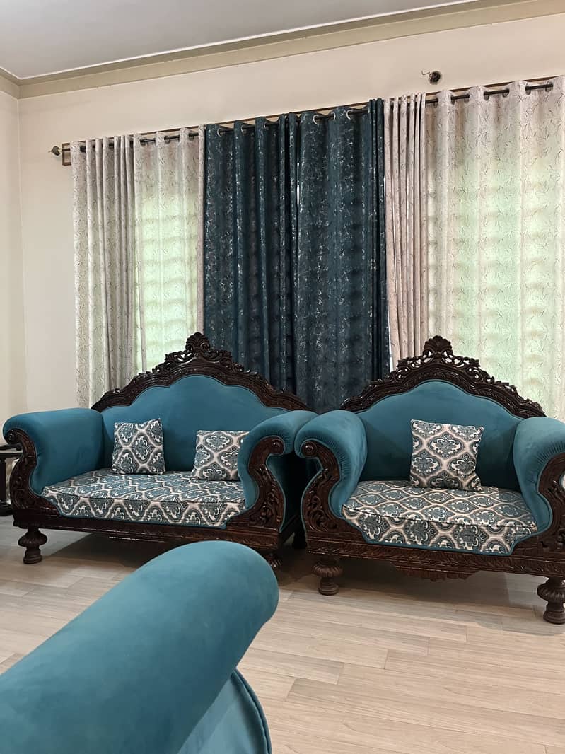 Sofa set avalible 2