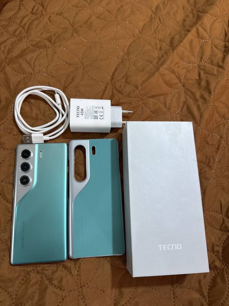 Tecno CAMON 40 Pro 1