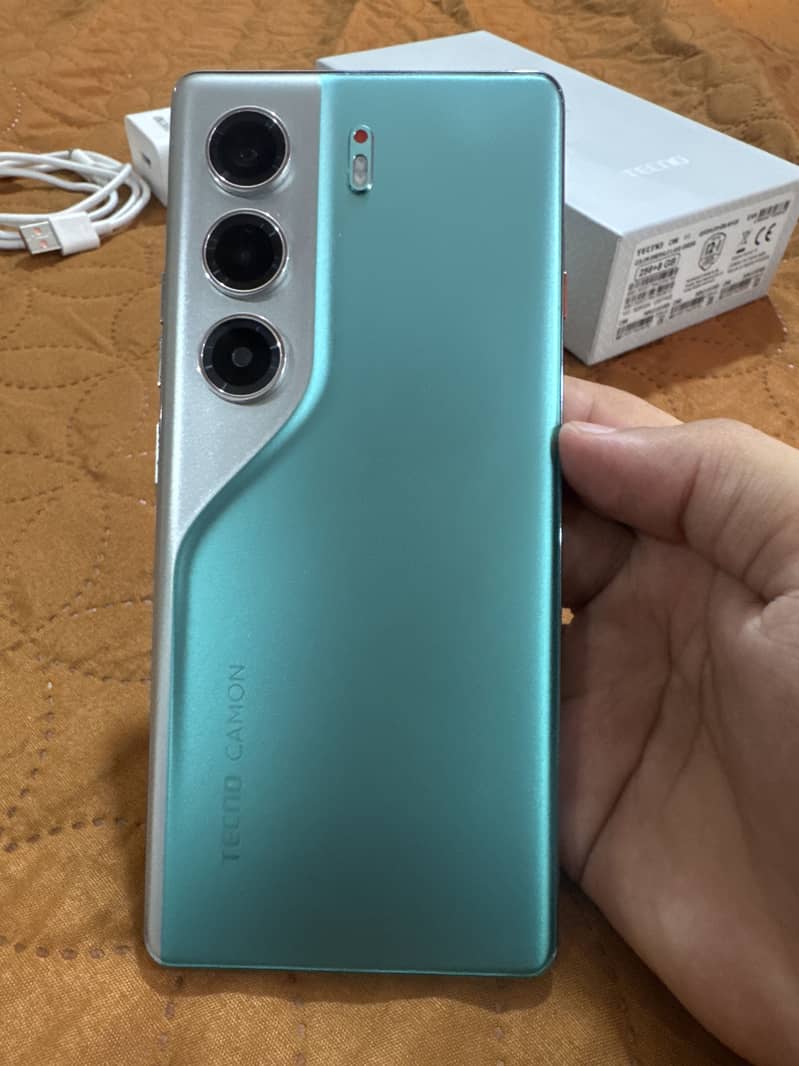 Tecno CAMON 40 Pro 4