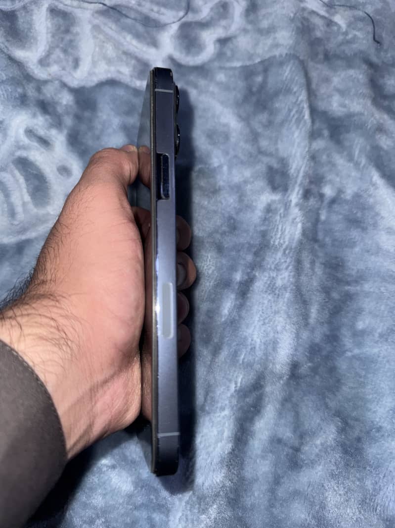 Apple iPhone 13 Pro Max 4