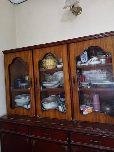 Wooden crockery cabinet/China cabinet with glass doors -Good condition