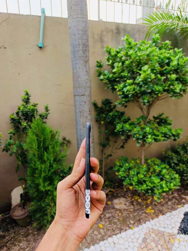Apple iPhone 7 Plus 2