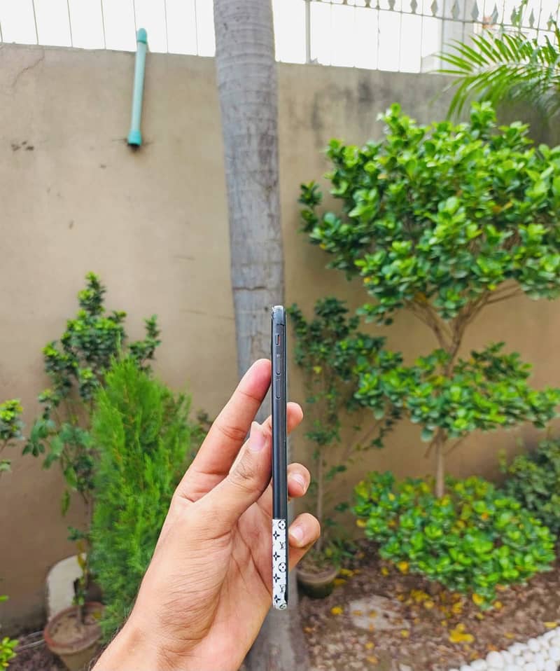 Apple iPhone 7 Plus 3