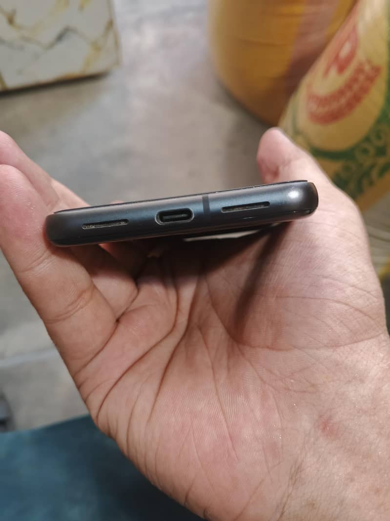 Google Pixel 8 4