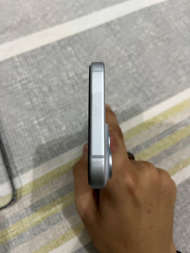Apple iPhone 15 3