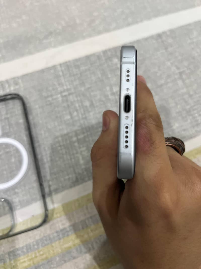 Apple iPhone 15 5