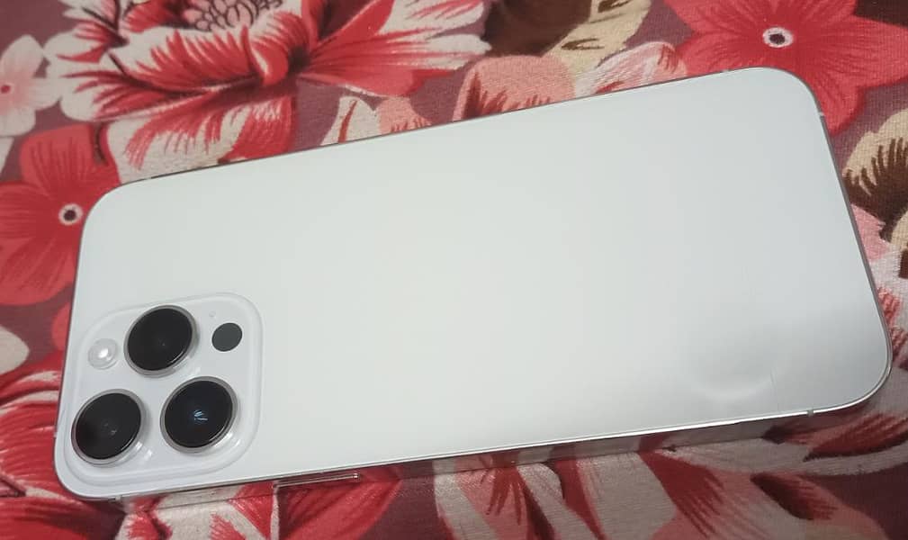 Apple iPhone 14 Pro Max 4