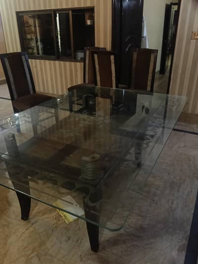 Dining table made of tali wood.