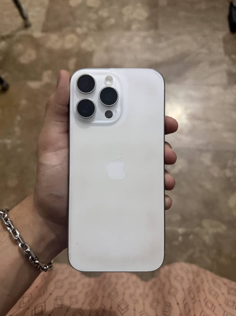 Apple iPhone 16 Pro Max 1