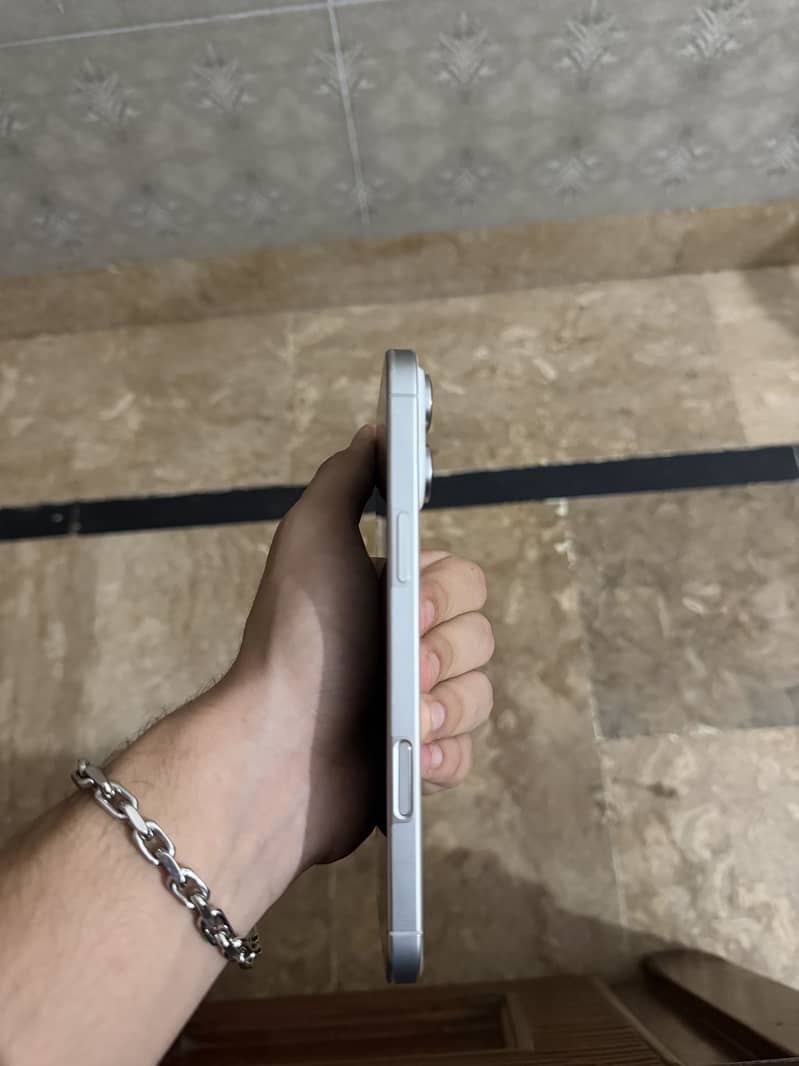 Apple iPhone 16 Pro Max 3