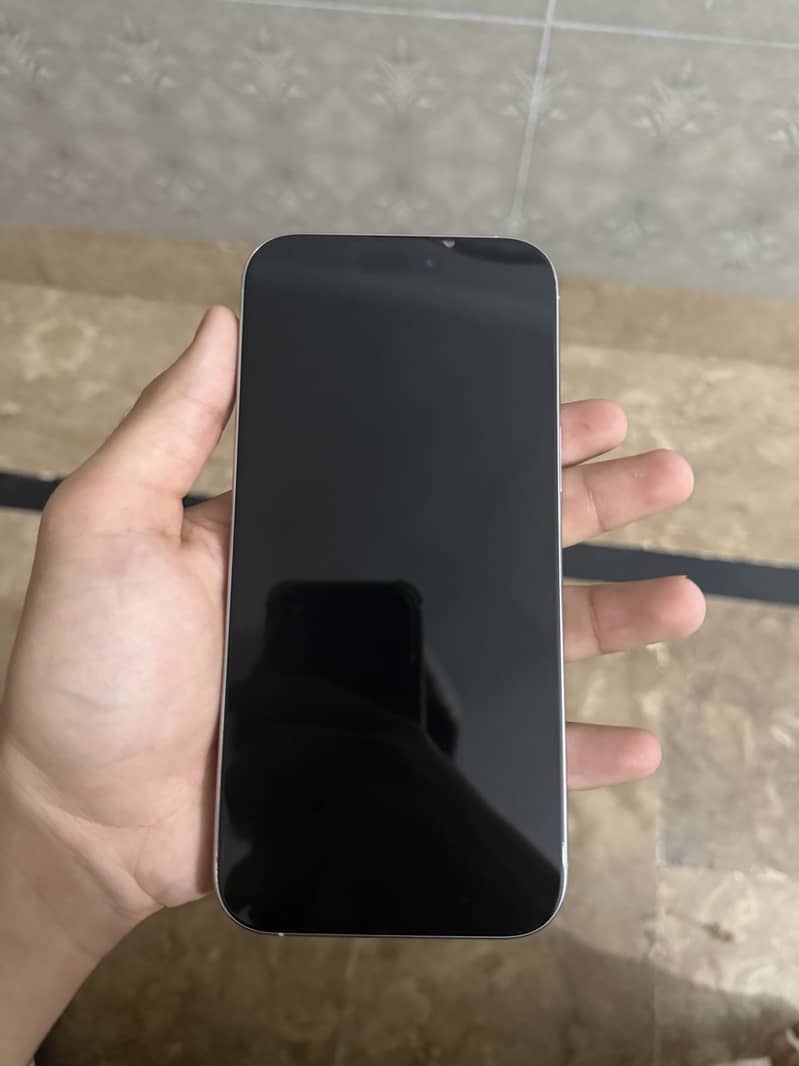 Apple iPhone 16 Pro Max 4