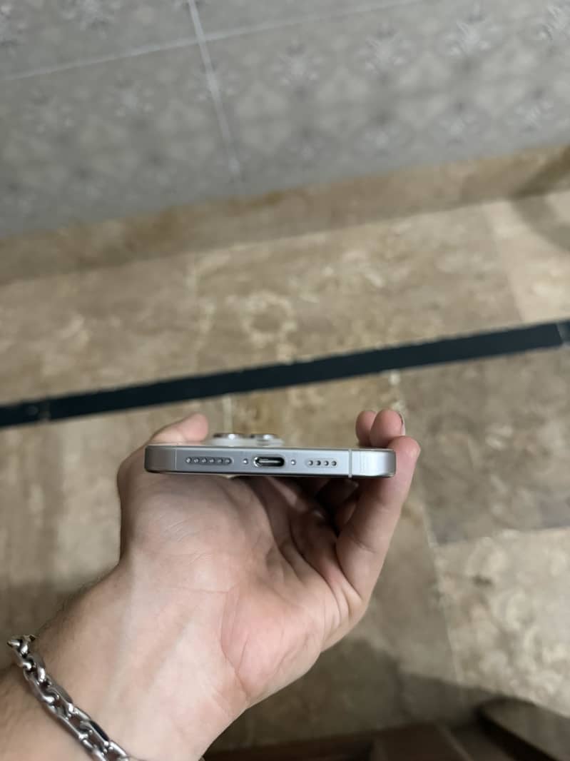 Apple iPhone 16 Pro Max 5