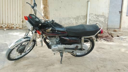 Honda 125 model2019 ok condition he
