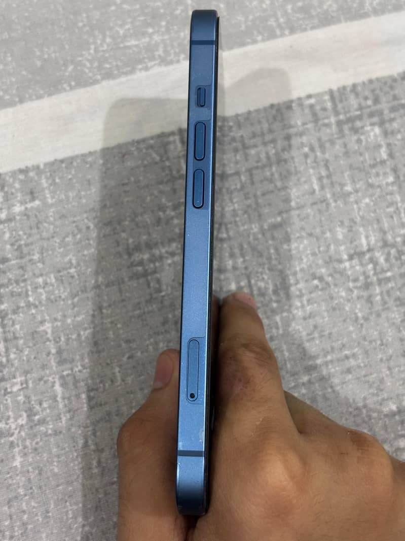 Apple iPhone 13 5