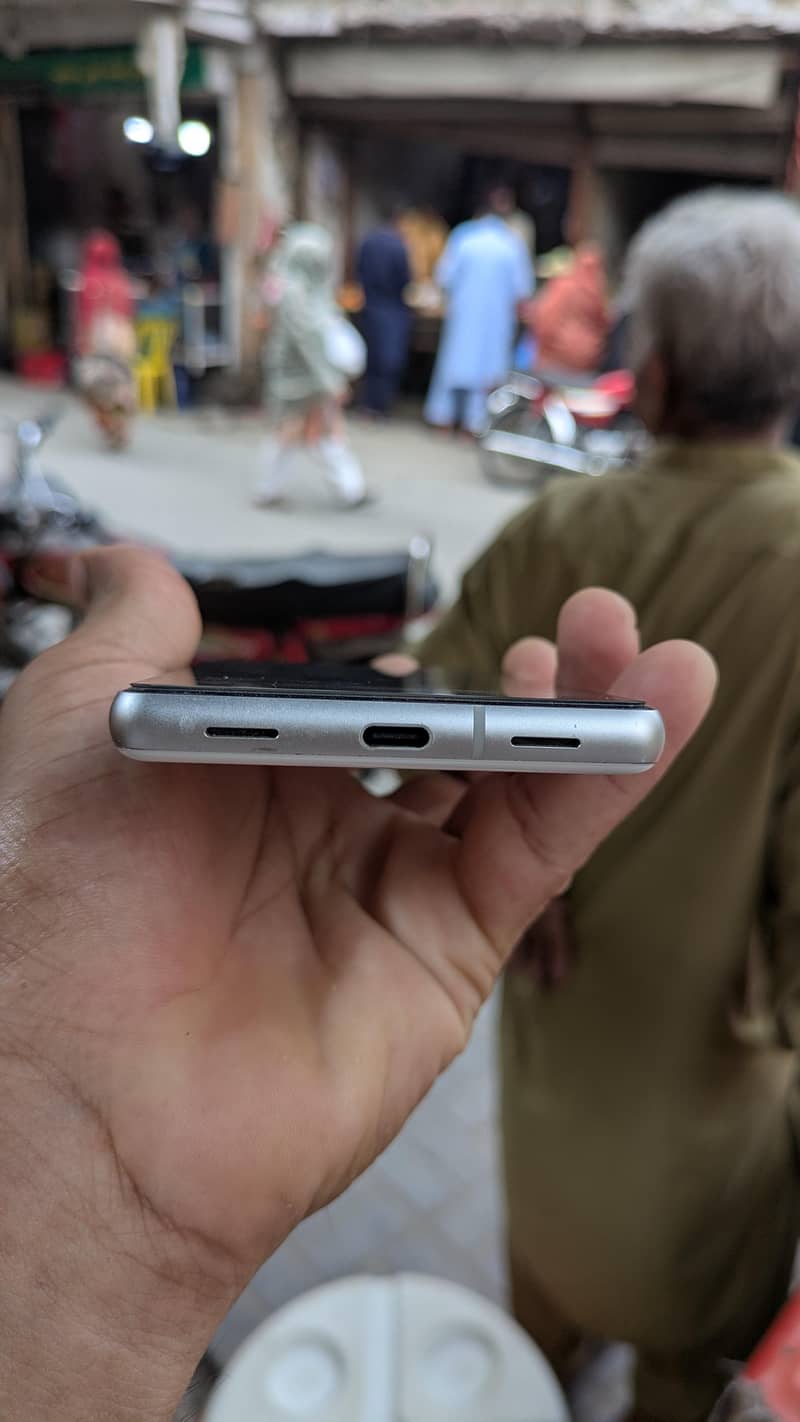 Google Pixel 7a 3