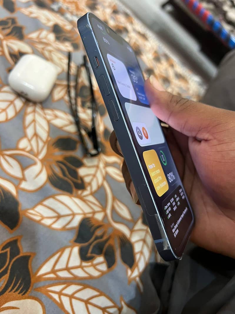 Apple iPhone 14 3