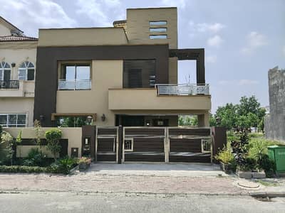 10 Marla House For Rent in Ghaznavi Block Bahria Town Lahore