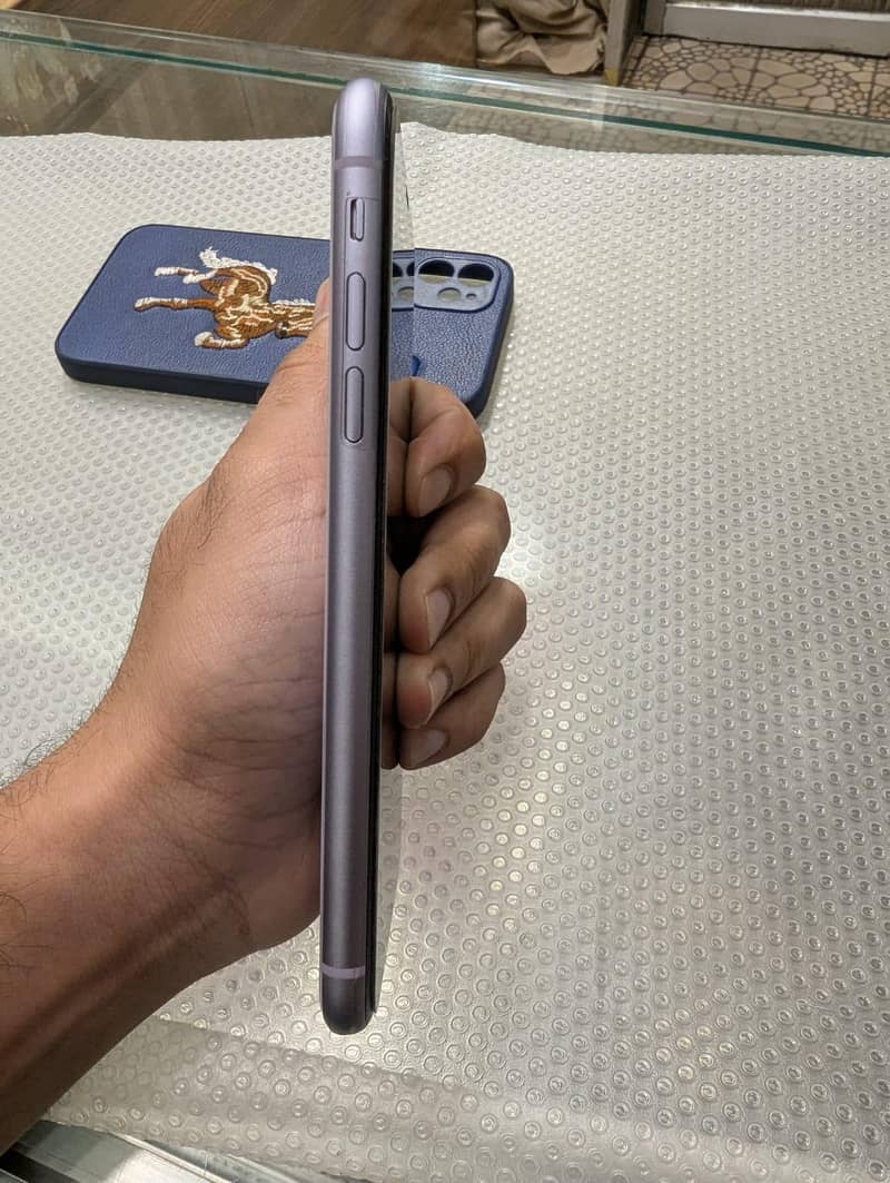 Apple iPhone 11 3