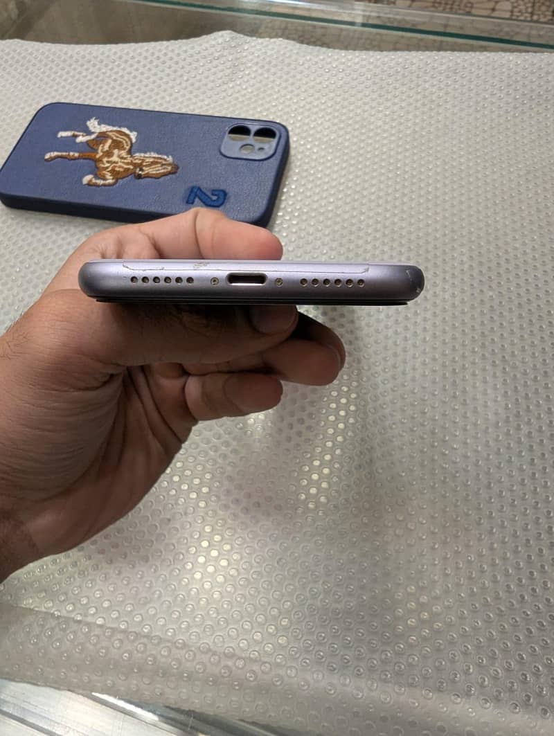 Apple iPhone 11 4