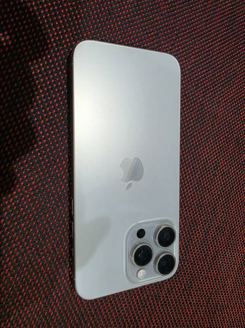 IPHONE 15 PRO MAX 1