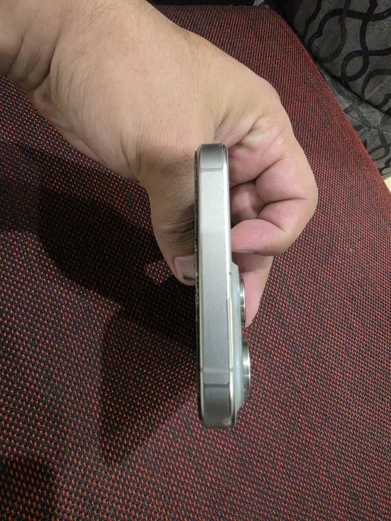 IPHONE 15 PRO MAX 2