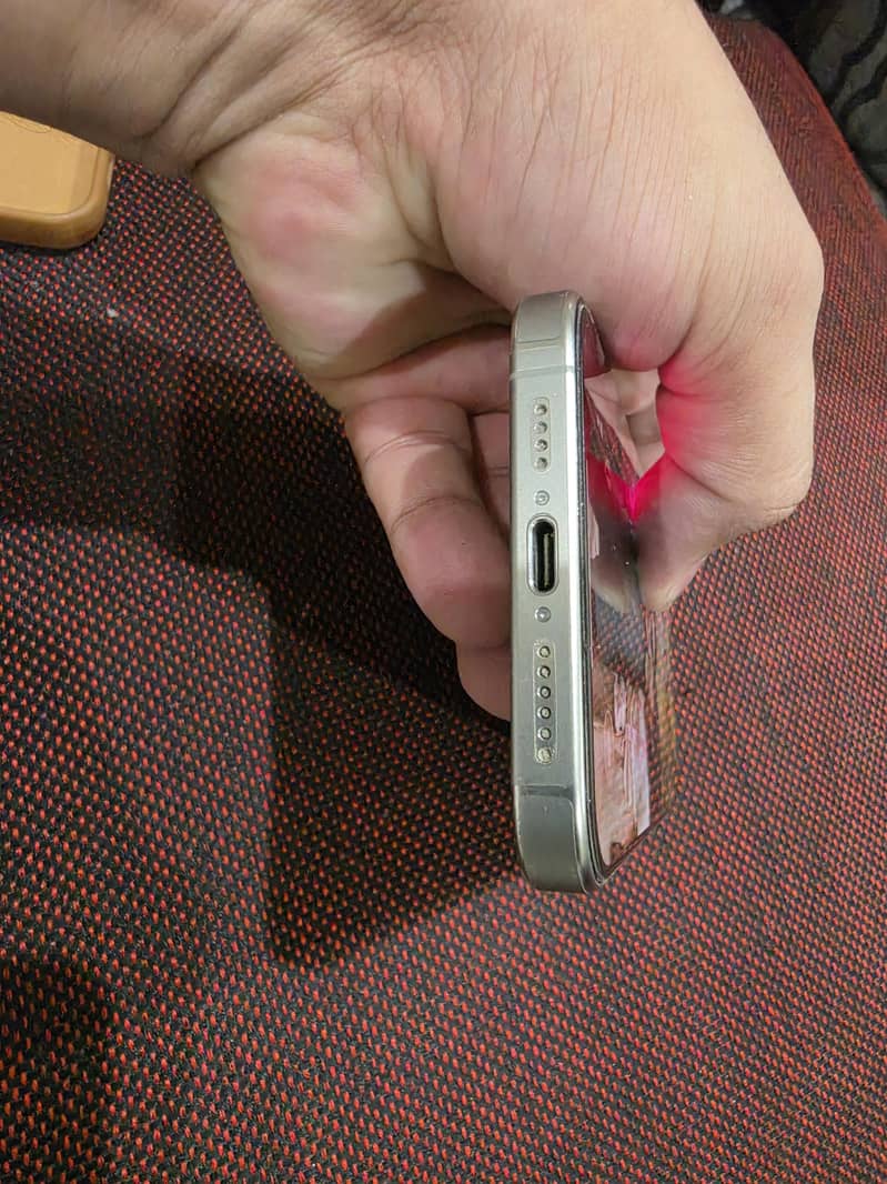 IPHONE 15 PRO MAX 3
