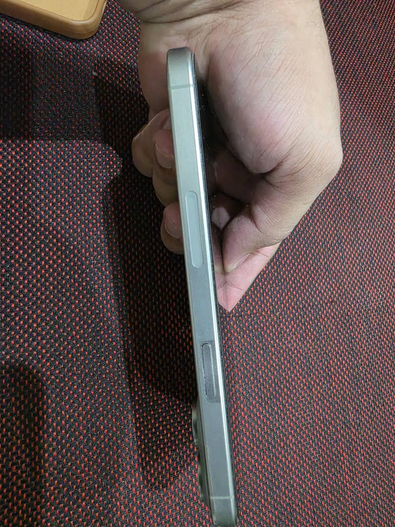 IPHONE 15 PRO MAX 4