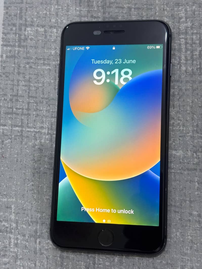 Apple iPhone 8 Plus 1