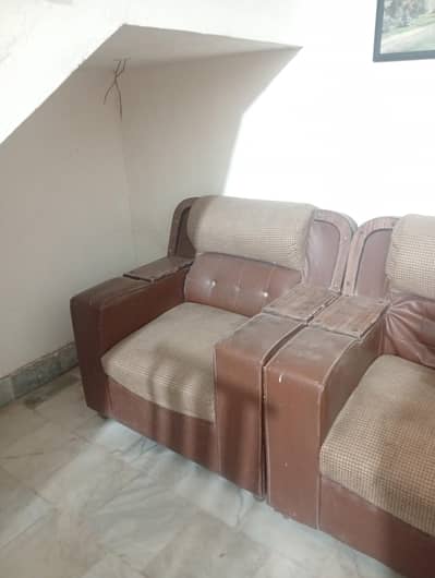 5 seater sofa set in good condition contact in chat