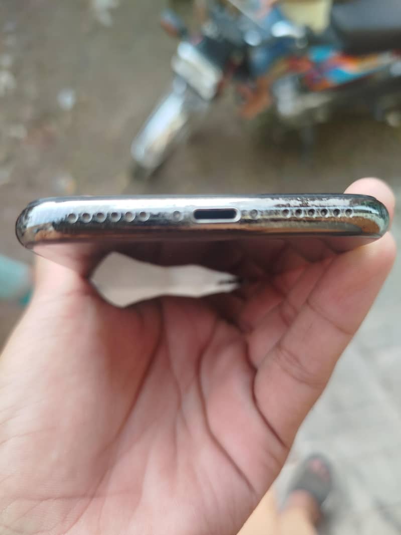 Apple iPhone X 4