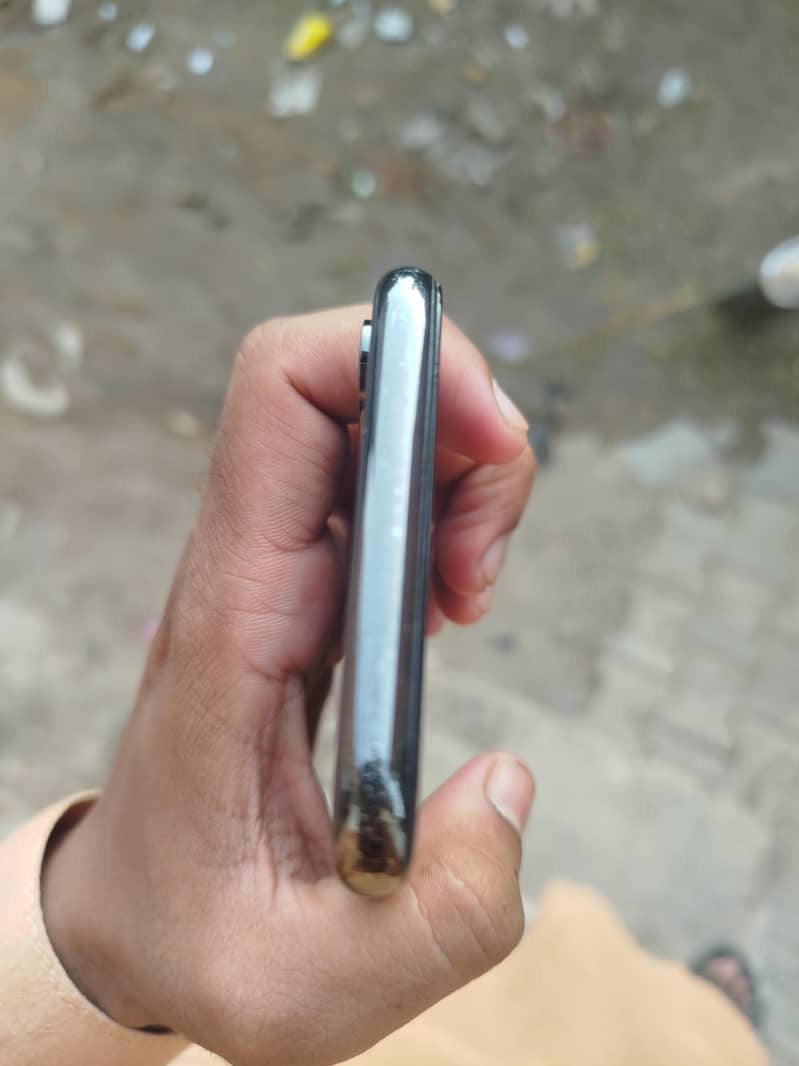 Apple iPhone X 5