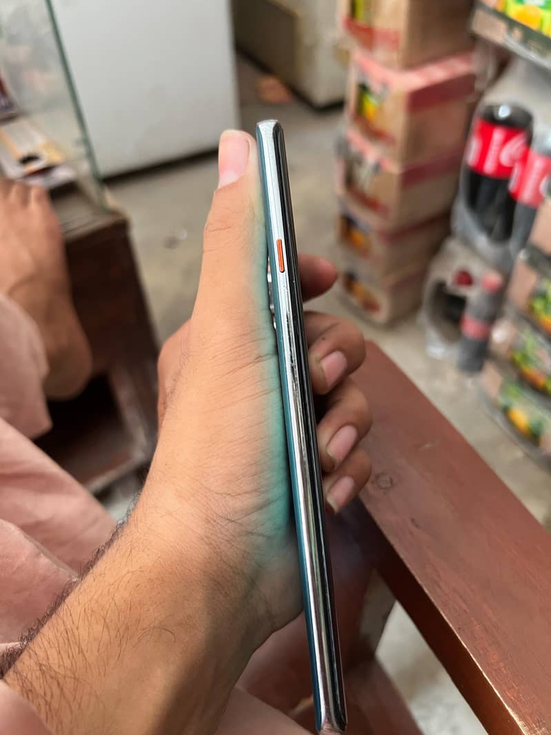 Tecno CAMON 40 Pro 1