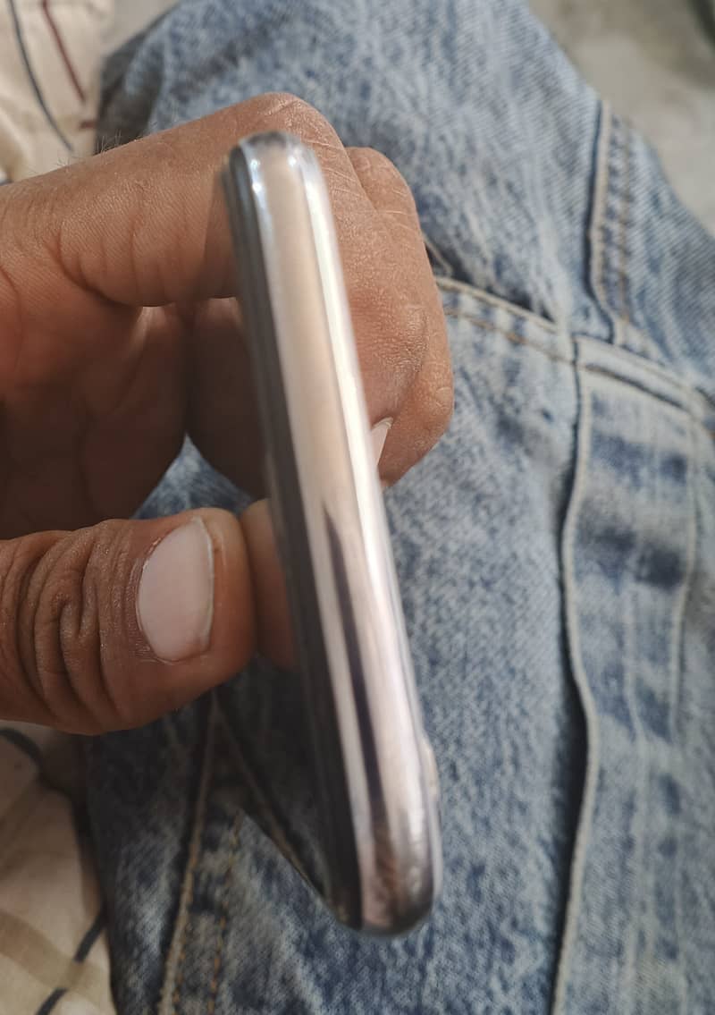 Apple iPhone X 3