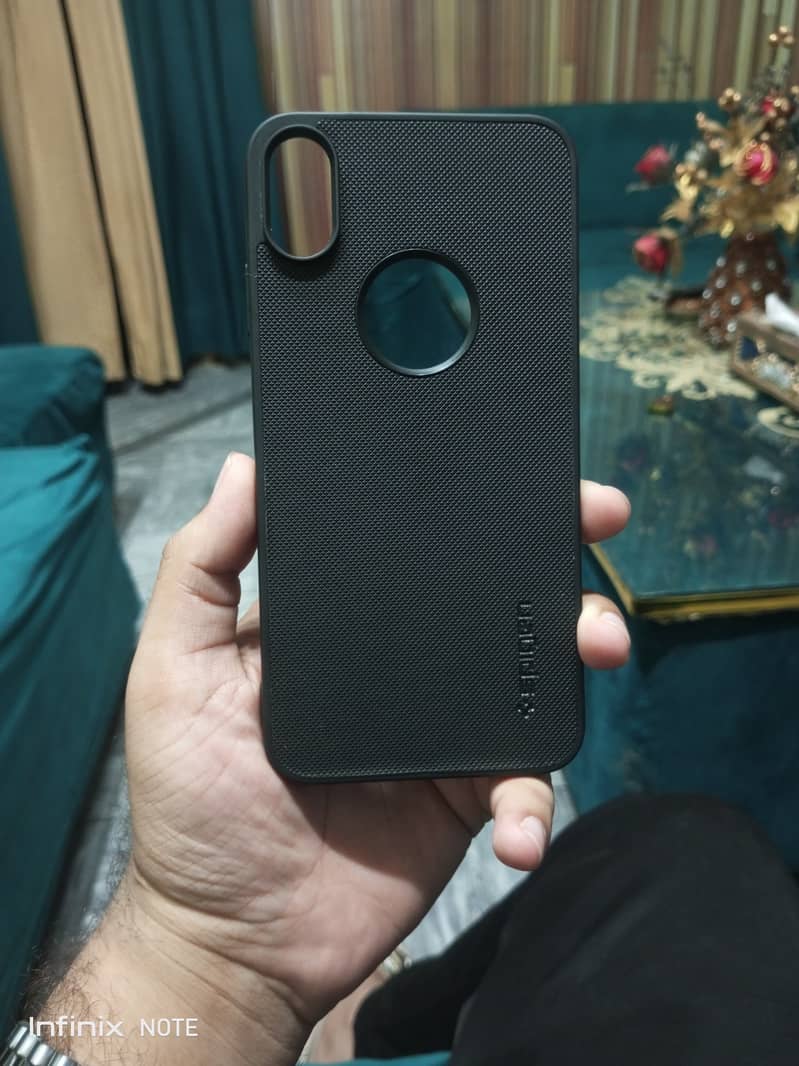 Apple iPhone XS Max 4