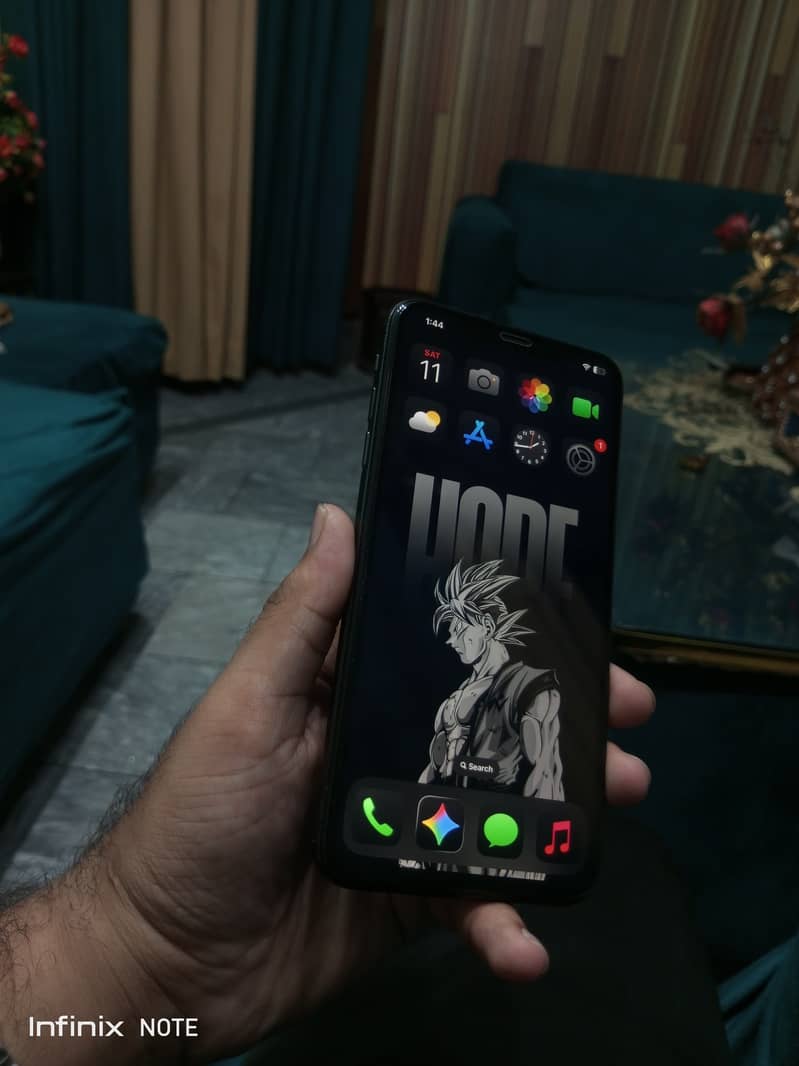 Apple iPhone XS Max 6