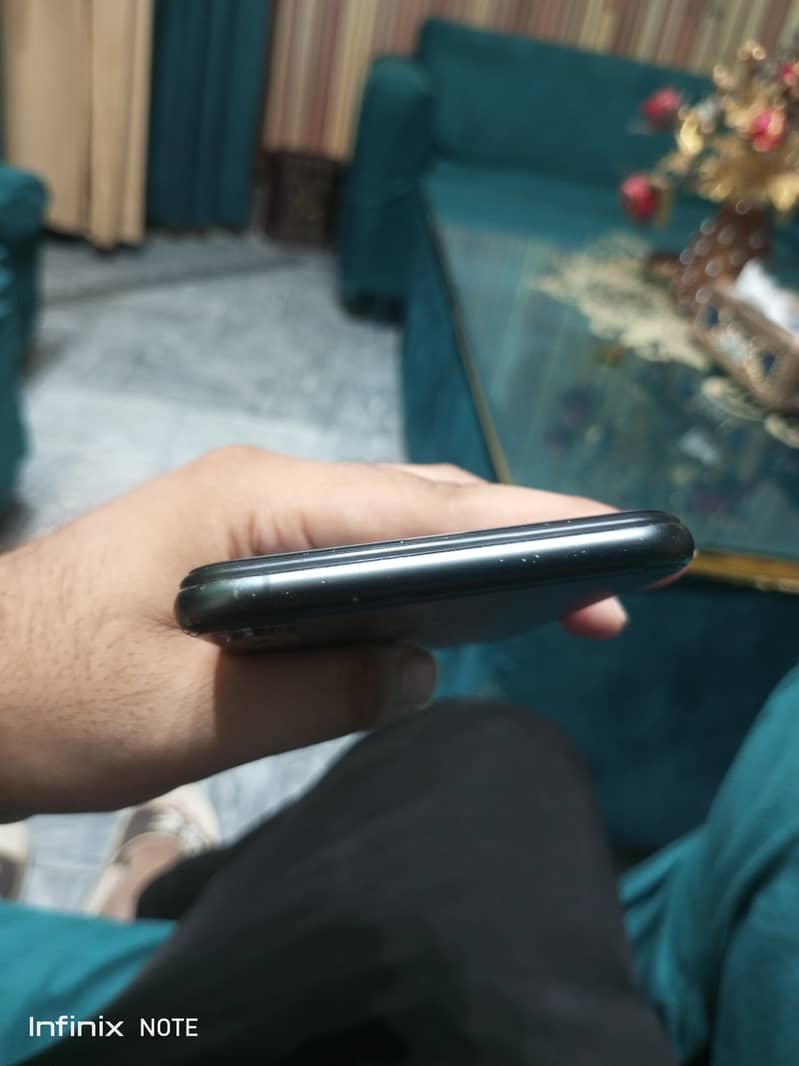 Apple iPhone XS Max 7