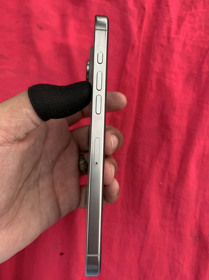 Apple iPhone 16 Pro Max 2