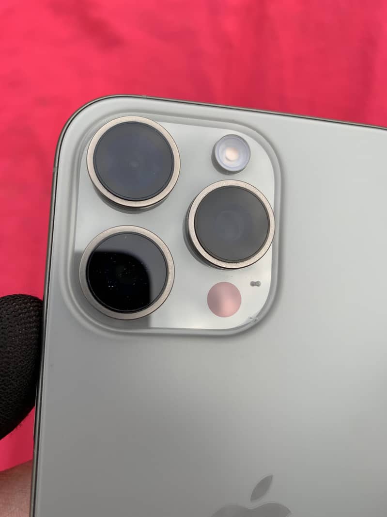 Apple iPhone 16 Pro Max 4