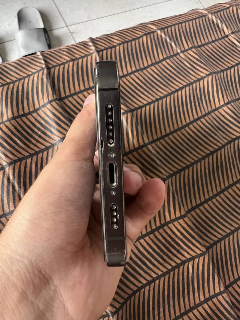 Apple iPhone 13 Pro Max 4