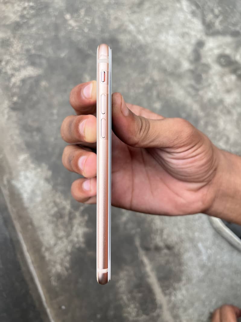 Apple iPhone 8 5