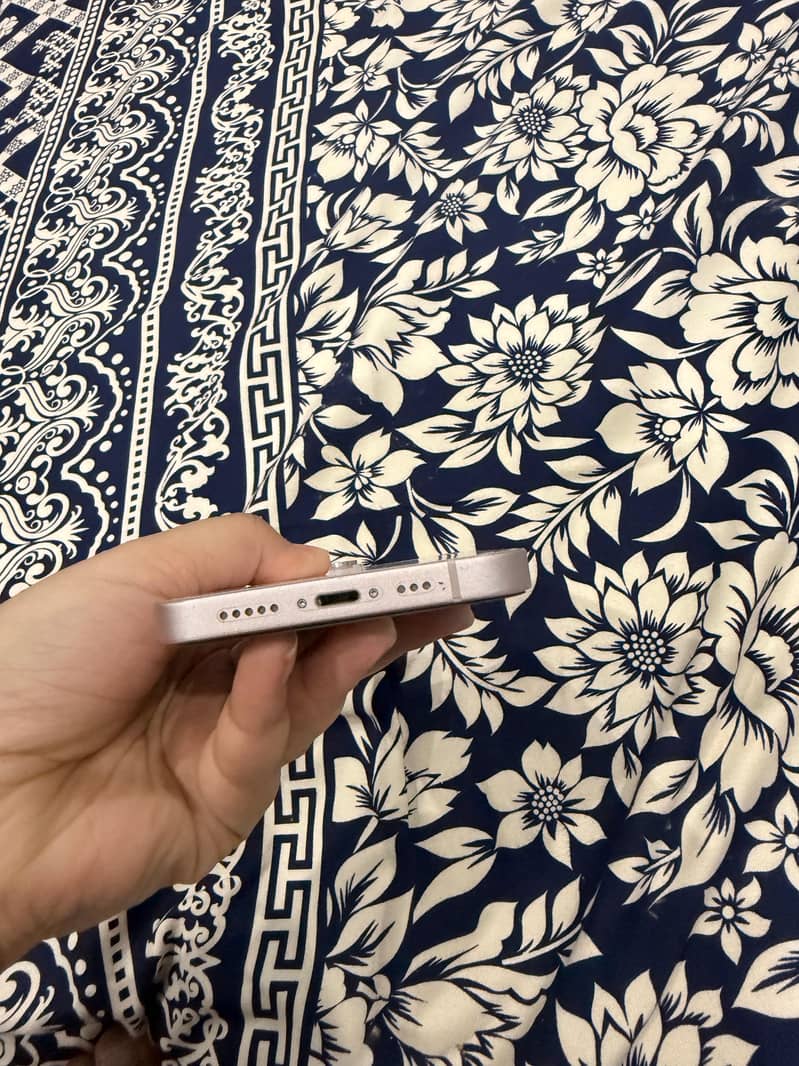 Apple iPhone 13 1
