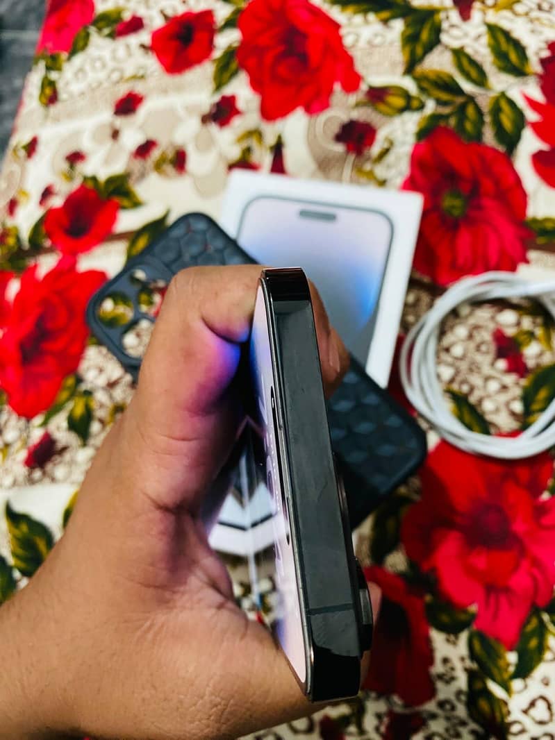 Apple iPhone 14 Pro Max 0