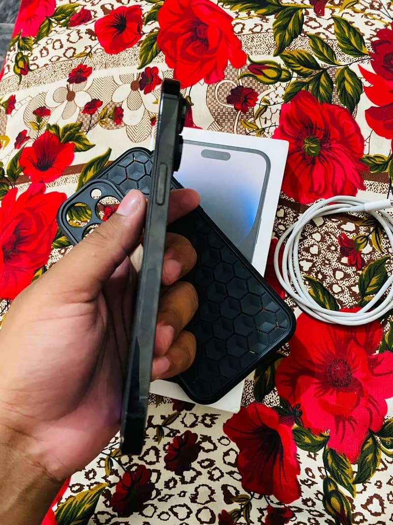 Apple iPhone 14 Pro Max 6