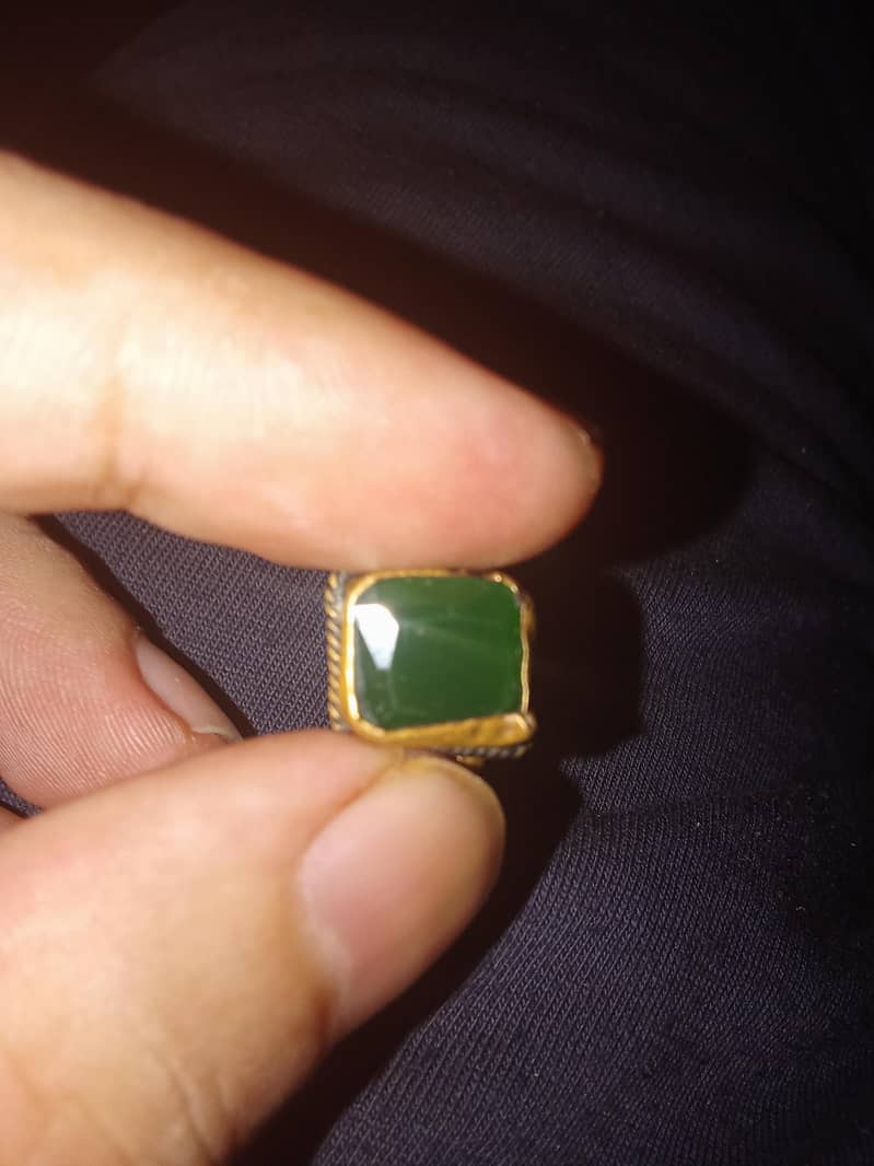 square cut emerald stone 1