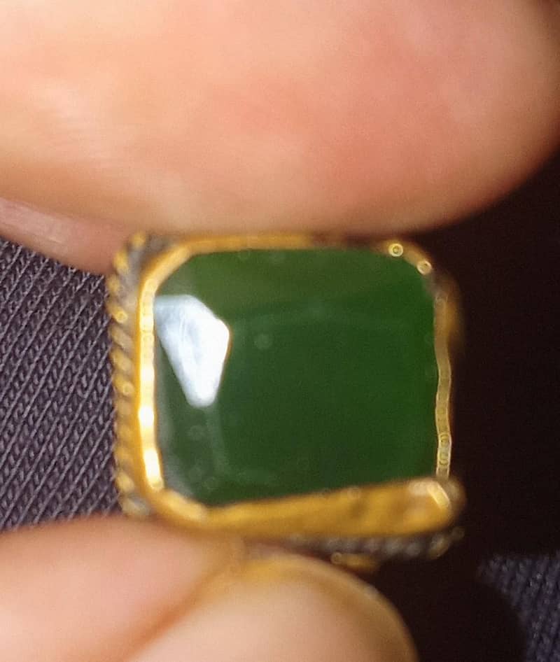 square cut emerald stone 3