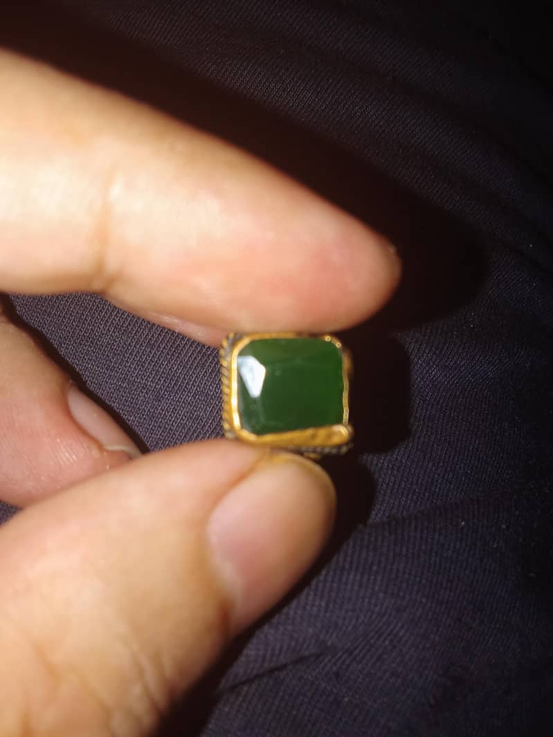 square cut emerald stone 4