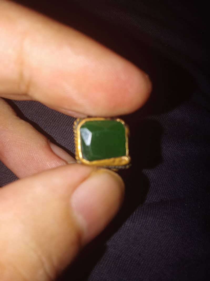 square cut emerald stone 5