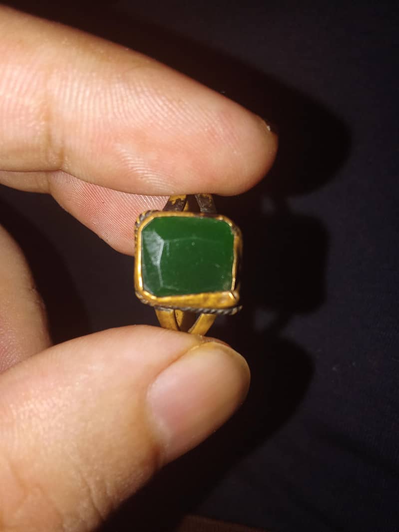 square cut emerald stone 6