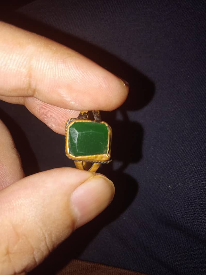 square cut emerald stone 7